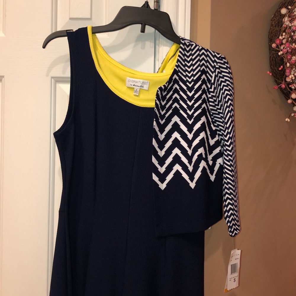 DRESS - Picture 2 of 3